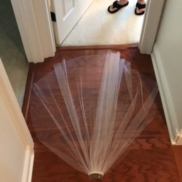 Wedding Veil with comb hair piece - Picture 3 of 3